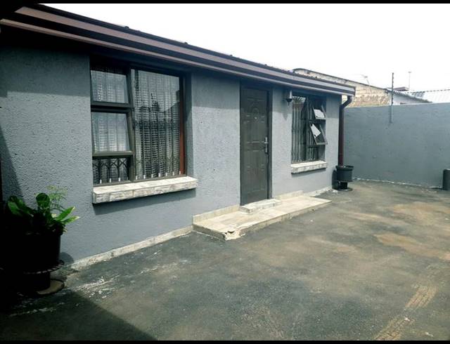 2 BEDROOM HOUSE FOR SALE IN ZONDI